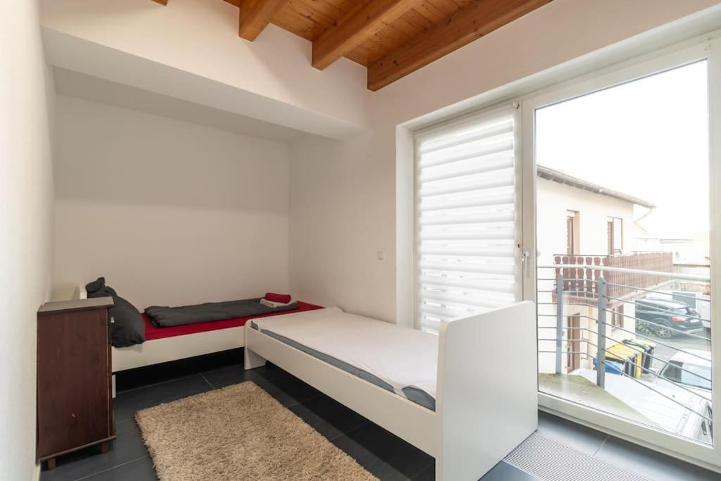 Maisonette-Wohnung Mit 5 Schlafzimmern Wörrstadt Exterior foto
